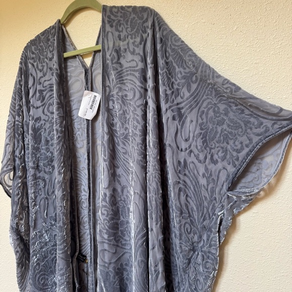 Janika Designs Grey silk velvet shawl with fringe - Picture 12 of 12